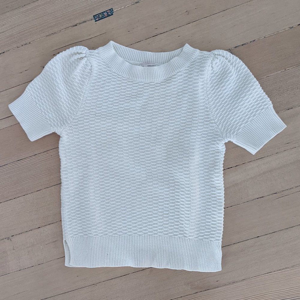 Puff-sleeved white sweater